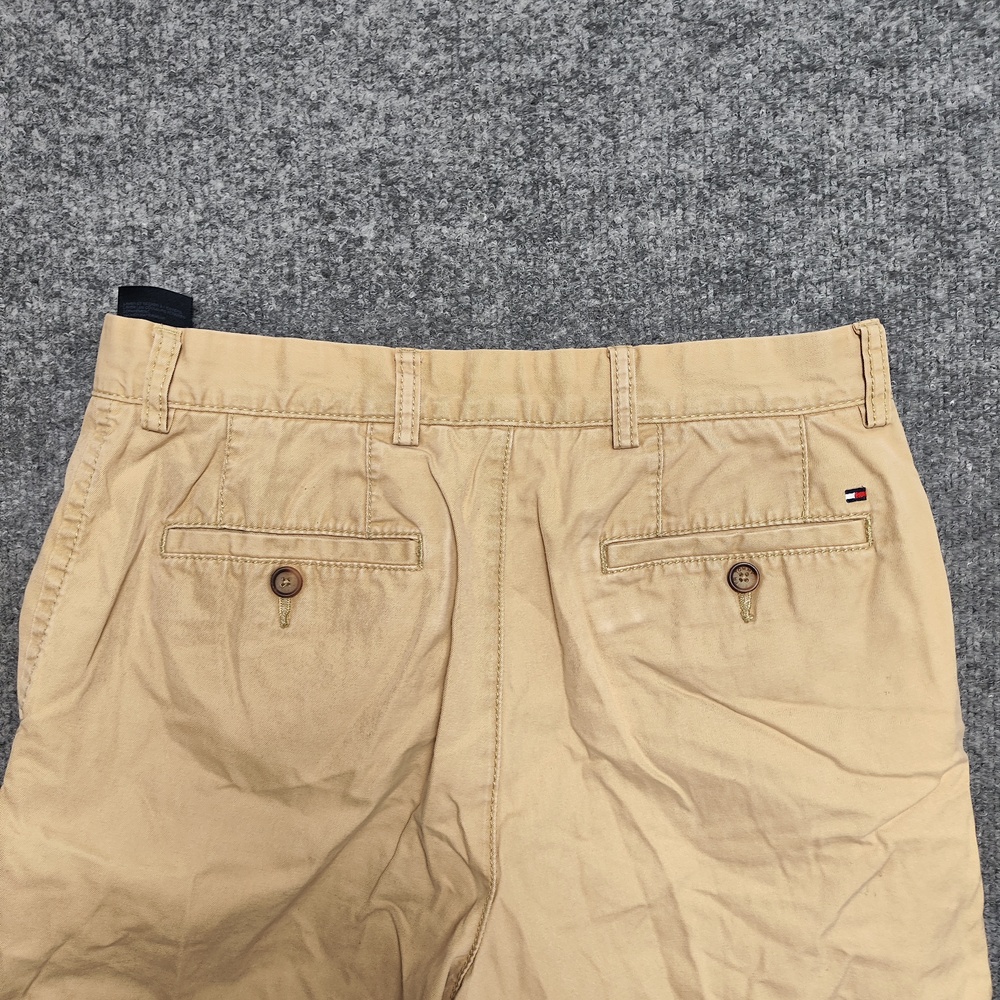 Tommy Hilfiger Shorts Mens 30 Beige Chino Cotton Twill Flat Front Casual Logo - Picture 8 of 12